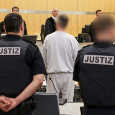 Rechtsradikaler soll im Darknet zu Mordanschlägen auf Politiker aufgerufen haben. (Archivbild)