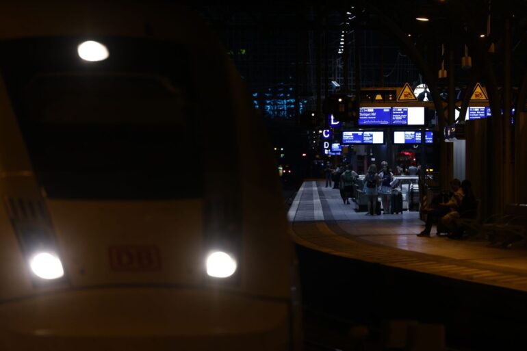 Bundesweit standen am Abend die Züge still.