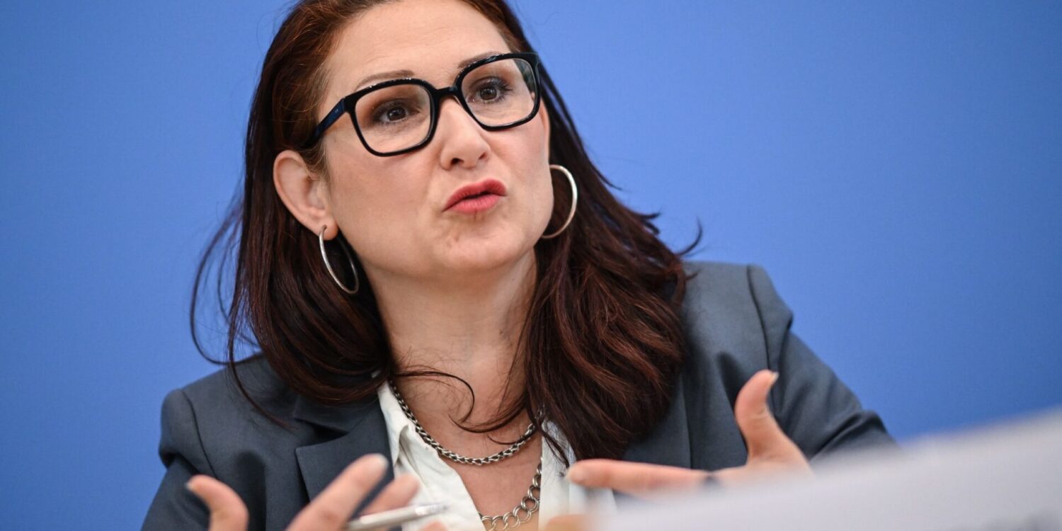 Die Antidiskriminierungsbeauftragte meldet eine Rekordzahl an Beratungsnfragen.