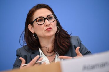 Die Antidiskriminierungsbeauftragte meldet eine Rekordzahl an Beratungsnfragen.