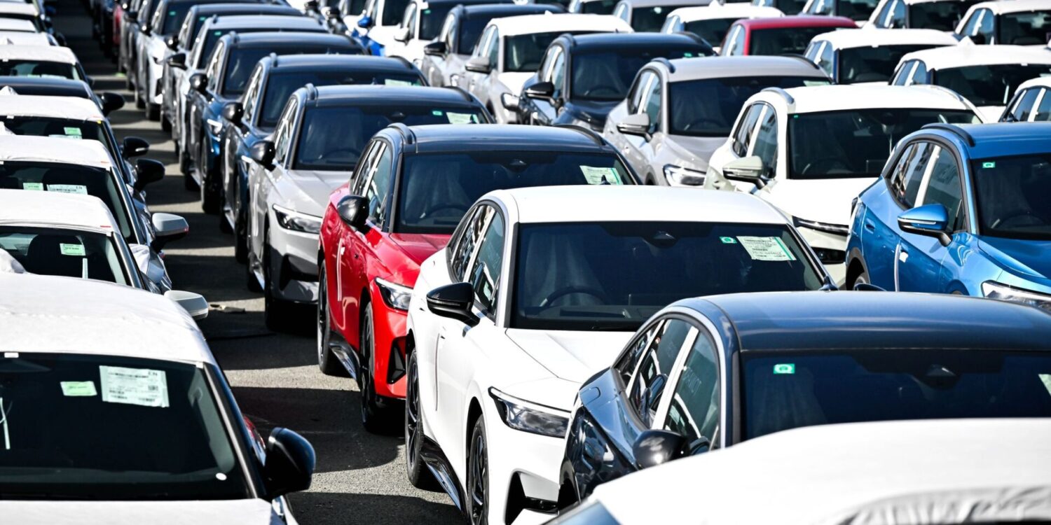 Deutschland exportiert viele Autos in die USA - aber laut Statistischem Bundesamt seit dem Inkrafttreten der höheren Einfuhrzölle mit einem geringeren Wert. (Symbolbild)