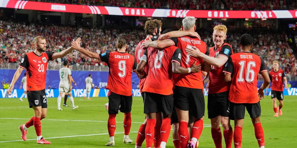 Österreich jubelte über drei Tore und den am Ende unerwartet knappen Einzug in die K.o.-Phase.