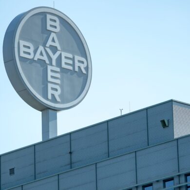 Bayer holte sich die Rechtsstreitigkeiten um den Unkrautvernichter Roundup mit dem Kauf von Monsanto ins Haus.