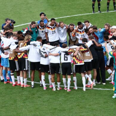 Das DFB-Team feiert den Erfolg in Toronto.