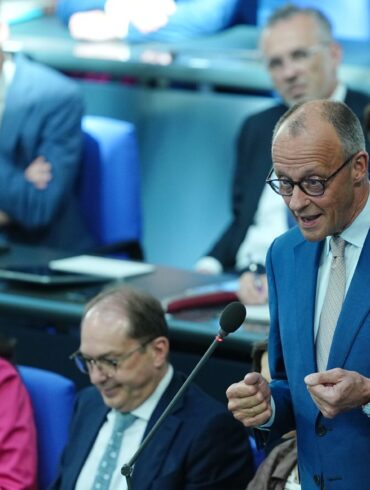 Merz hofft auf Klarheit zu Rentenreform bis Jahresende.
