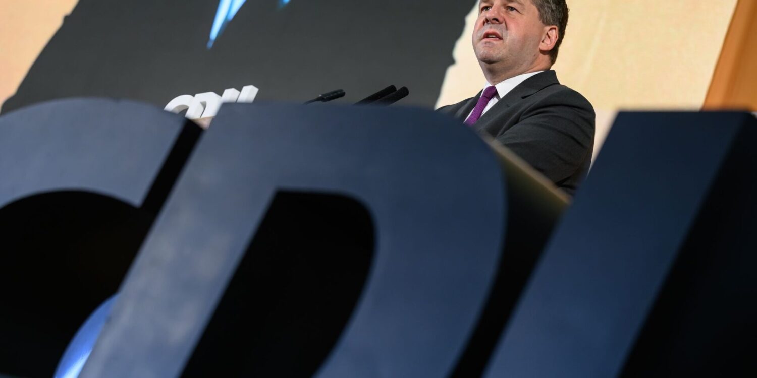 Sachsen-Anhalts Ministerpräsident Sven Schulze (CDU) hat seine ablehnende Haltung gegenüber AfD und Linken immer wieder bekräftigt. (Archivbild)