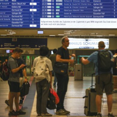 Bahnverkehr wegen Funkstörung bundesweit eingestellt.