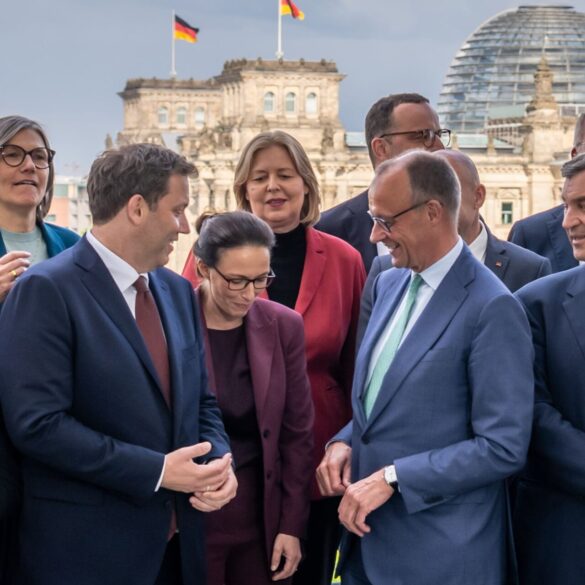 Es habe Einigkeit geherrscht, dass der Wirtschaftsstandort Deutschland vor großen Herausforderungen stehe, hieß es.