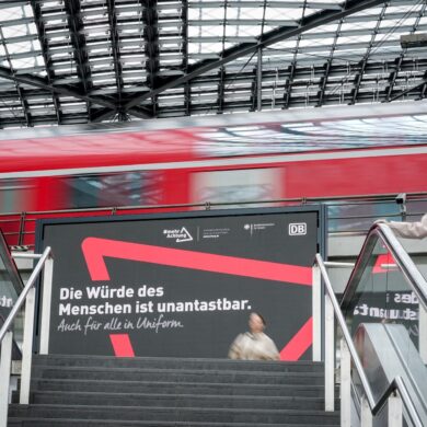 Die Zahl der Angriffe auf Bahnbeschäftigte ist innerhalb eines Jahres gestiegen. Jetzt gibt es eine Respekt-Kampagne. (Archivbild)