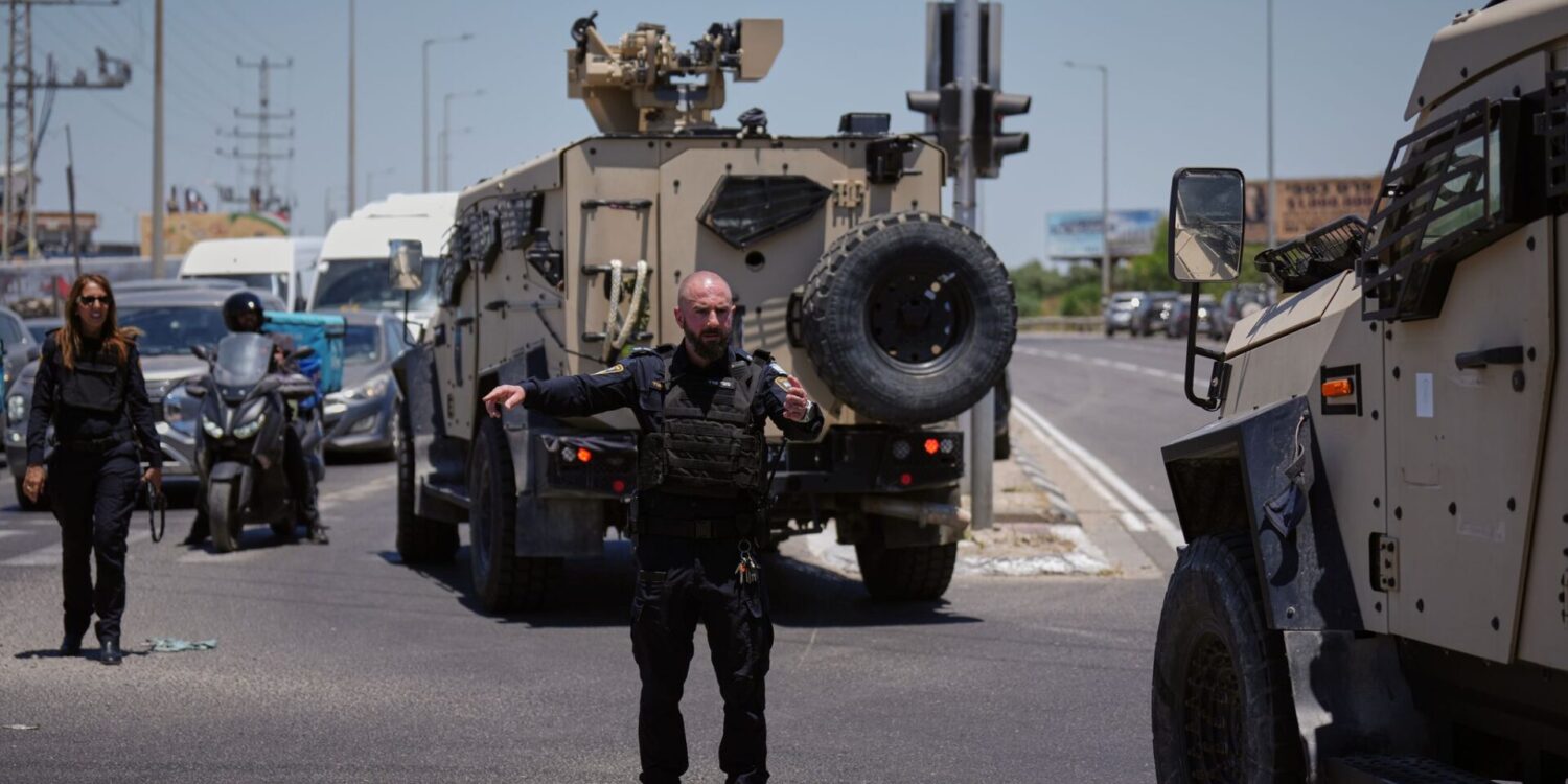 Einsatzkräfte der Polizei am Ort eines Anschlags in Israel.