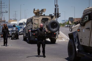 Einsatzkräfte der Polizei am Ort eines Anschlags in Israel.