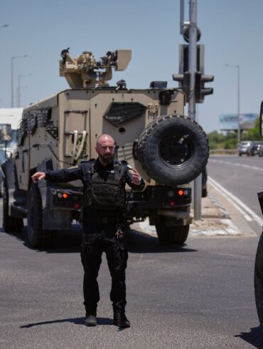 Einsatzkräfte der Polizei am Ort eines Anschlags in Israel.