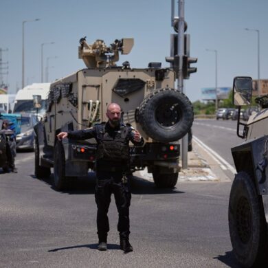 Einsatzkräfte der Polizei am Ort eines Anschlags in Israel.