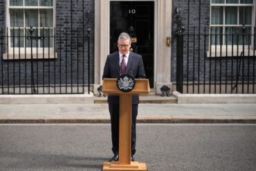 Großbritanniens Premierminister Keir Starmer kündigt seinen Rücktritt an.
