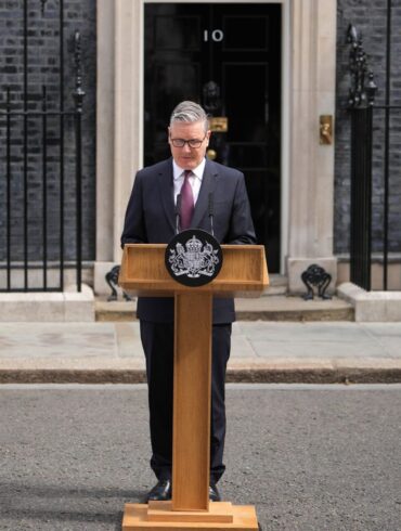 Großbritanniens Premierminister Keir Starmer kündigt seinen Rücktritt an.