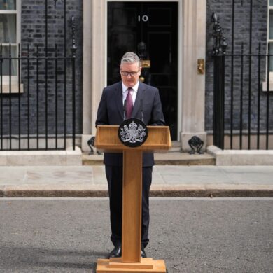 Großbritanniens Premierminister Keir Starmer kündigt seinen Rücktritt an.