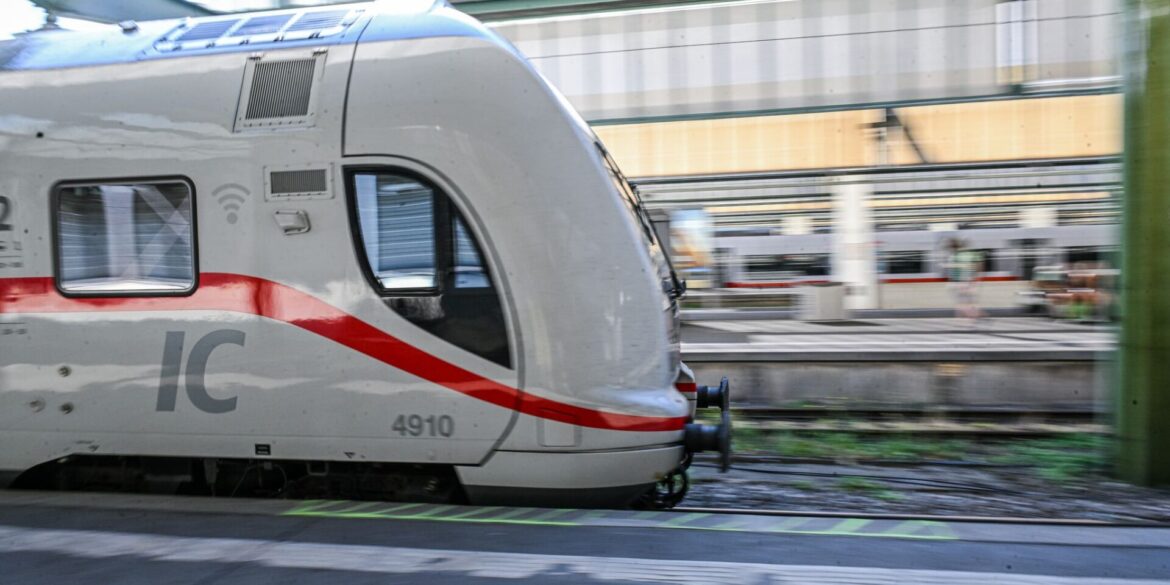 Die Störung im Bahnverkehr konnte gegen 0.30 Uhr behoben werden. Seither rollen die Züge wieder.