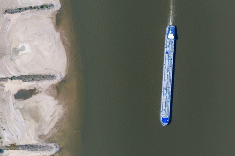 Niedrigwasser am Rhein