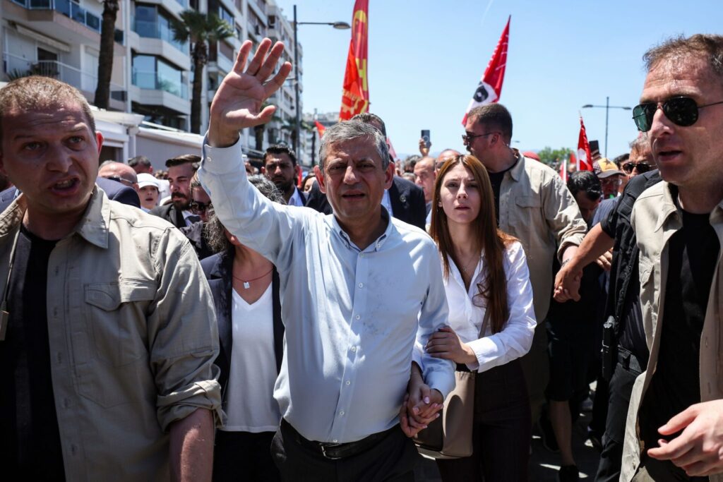 Nach wochenlangem Konflikt um die Führung der türkischen Oppositionspartei CHP wählt Özgür Özel nun einen neuen Weg. (Archivbild)