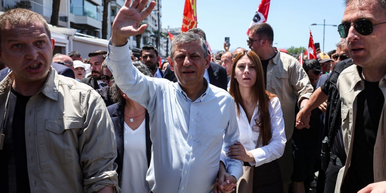 Nach wochenlangem Konflikt um die Führung der türkischen Oppositionspartei CHP wählt Özgür Özel nun einen neuen Weg. (Archivbild)