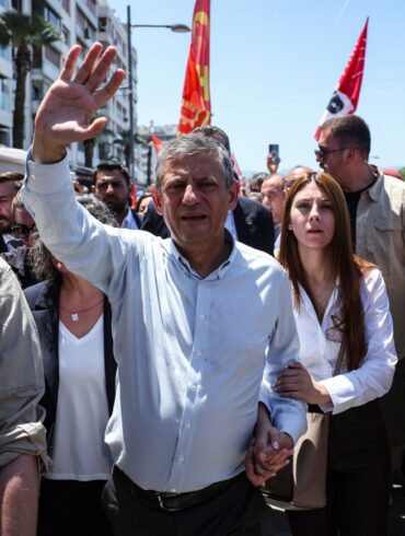 Nach wochenlangem Konflikt um die Führung der türkischen Oppositionspartei CHP wählt Özgür Özel nun einen neuen Weg. (Archivbild)