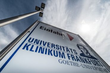 Der mit dem Ebola-Virus infizierte US-Bürger wird in Frankfurt behandelt. (Archivbild)