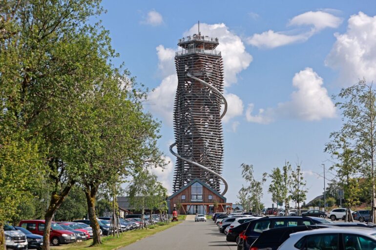 Blick auf den Harzturm am Torfhaus.