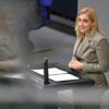 Ministerin Nina Warken (CDU) warb für das Spargesetz.