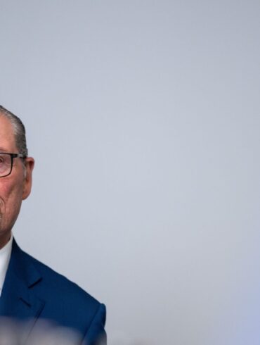 Arbeitgeberpräsident Rainer Dulger Dulger sieht bei den politischen Rändern mit extrem rechts und extrem links «keine Lösungsansätze».