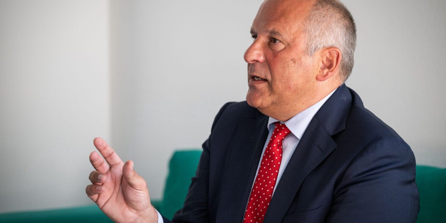Hessens Innenminister will von erweiterten Abschiebemöglichkeiten Gebrauch machen. (Archivbild)