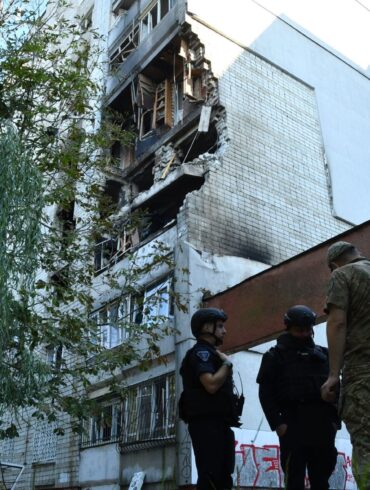 Russland zielte mit seinen Angriffen nach Angaben des Verteidigungsministeriums in Moskau unter anderem auf Rüstungsbetrieb in der Ukraine.