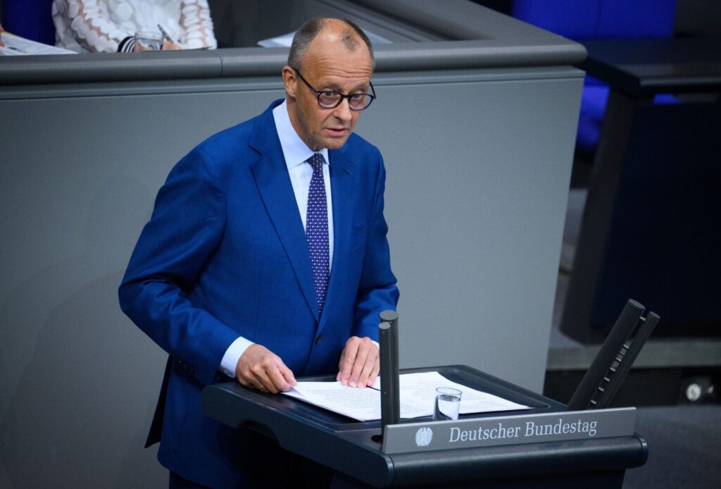 «Wir haben zudem am Rande des Nato-Treffens in Ankara mit der amerikanischen Regierung vereinbart, dass amerikanische Tomahawk-Raketen von uns erworben und in Deutschland stationiert werden», sagte der Kanzler.