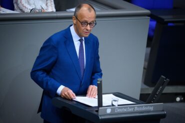 «Wir haben zudem am Rande des Nato-Treffens in Ankara mit der amerikanischen Regierung vereinbart, dass amerikanische Tomahawk-Raketen von uns erworben und in Deutschland stationiert werden», sagte der Kanzler.