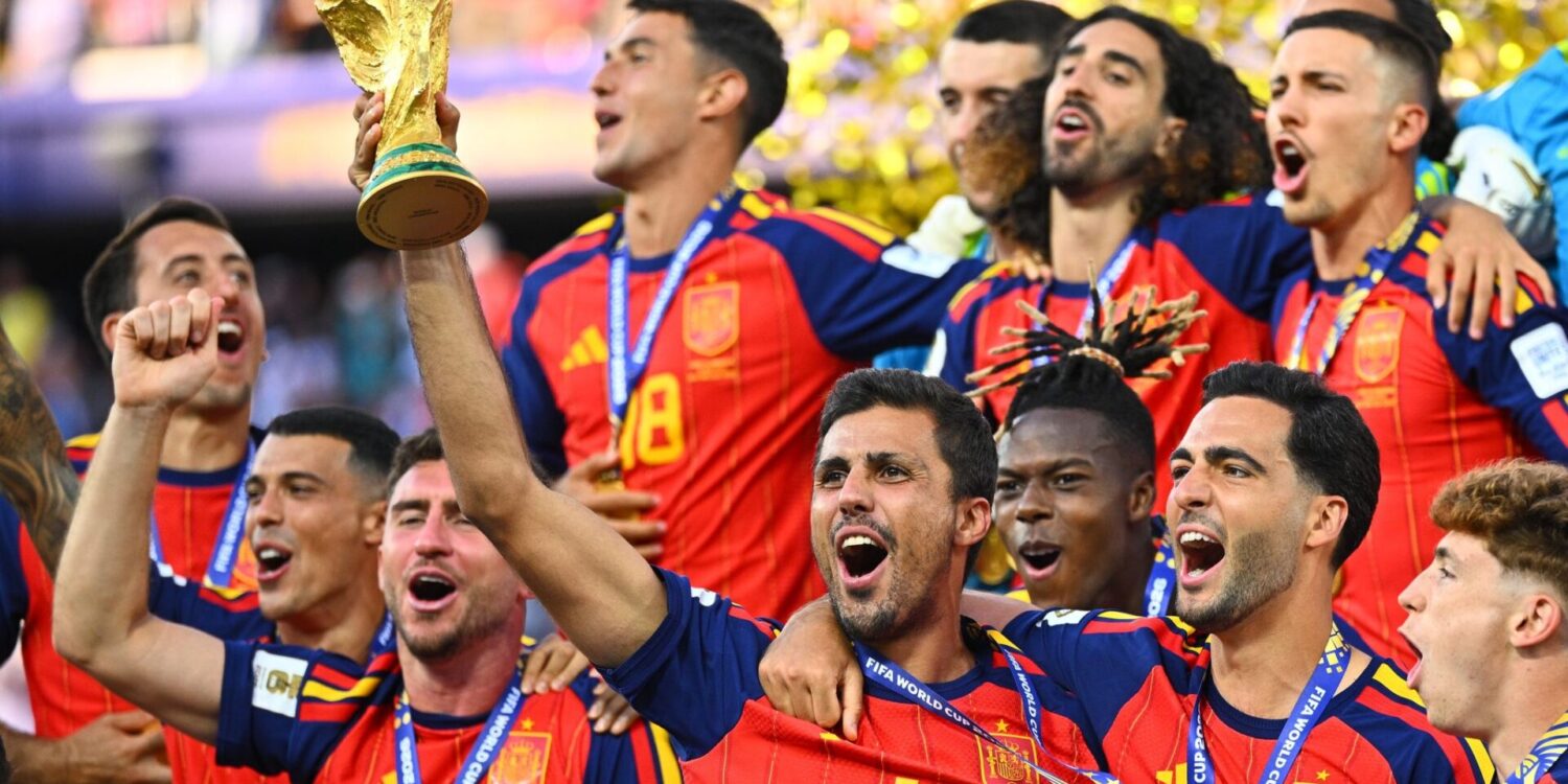Spanien mit seinem überragenden Kapitän Rodri bejubelt den WM-Titel.