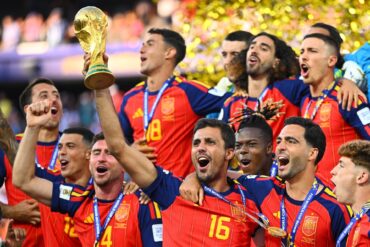 Spanien mit seinem überragenden Kapitän Rodri bejubelt den WM-Titel.