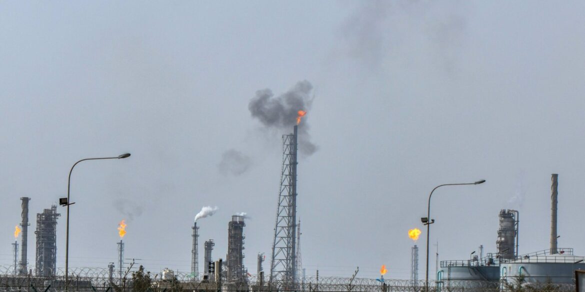 Kuwaits Staatsagentur Kuna hat iranische Angriffe auf einen «bedeutenden» Standort des Ölsektors gemeldet - ohne dabei genauere Details zu nennen. (Symbolbild)