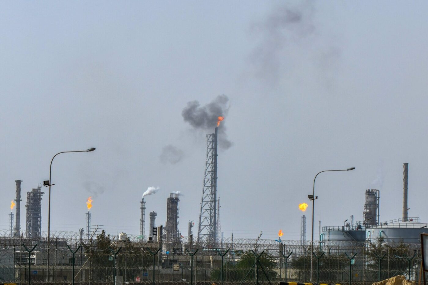 Kuwaits Staatsagentur Kuna hat iranische Angriffe auf einen «bedeutenden» Standort des Ölsektors gemeldet - ohne dabei genauere Details zu nennen. (Symbolbild)