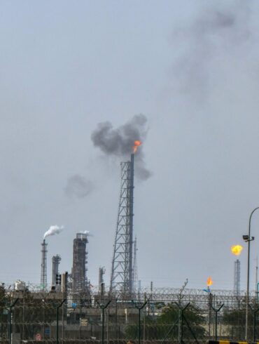 Kuwaits Staatsagentur Kuna hat iranische Angriffe auf einen «bedeutenden» Standort des Ölsektors gemeldet - ohne dabei genauere Details zu nennen. (Symbolbild)