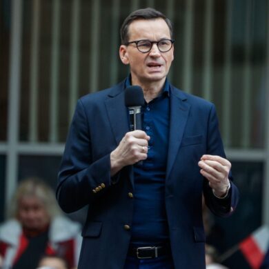 Polens Ex-Regierungschef Mateusz Morawiecki ließ es auf eine Machtprobe mit dem Parteivorsitzenden Jaroslaw Kaczynski ankommen. (Archivbild)