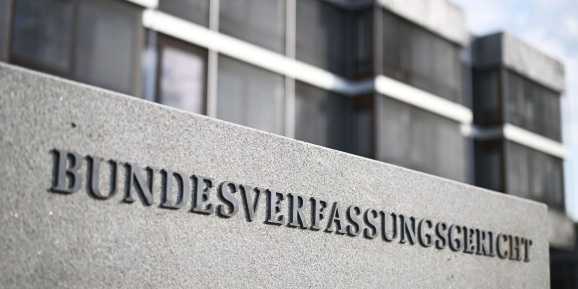 Das Bundesverfassungsgericht hat sich mit Verfassungsbeschwerden zu Sexpuppen mit kindlichem Aussehen befasst. (Archivbild)