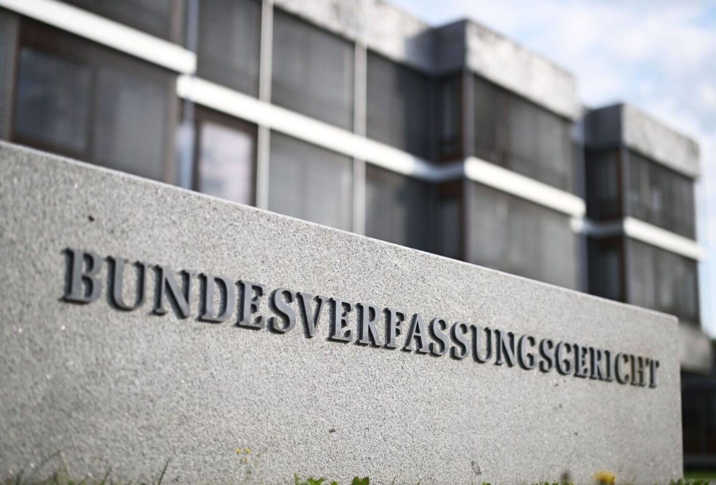 Das Bundesverfassungsgericht hat sich mit Verfassungsbeschwerden zu Sexpuppen mit kindlichem Aussehen befasst. (Archivbild)