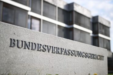 Das Bundesverfassungsgericht hat sich mit Verfassungsbeschwerden zu Sexpuppen mit kindlichem Aussehen befasst. (Archivbild)