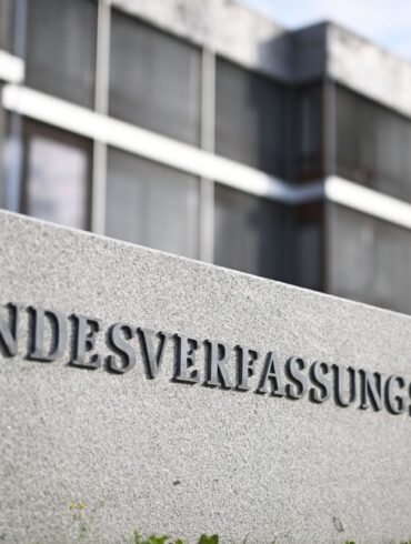 Das Bundesverfassungsgericht hat sich mit Verfassungsbeschwerden zu Sexpuppen mit kindlichem Aussehen befasst. (Archivbild)