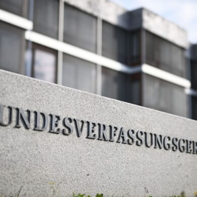 Das Bundesverfassungsgericht hat sich mit Verfassungsbeschwerden zu Sexpuppen mit kindlichem Aussehen befasst. (Archivbild)