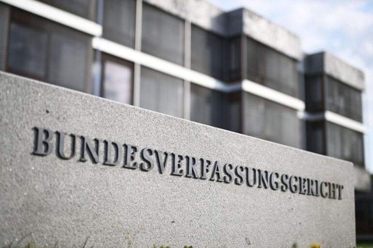 Das Bundesverfassungsgericht hat sich mit Verfassungsbeschwerden zu Sexpuppen mit kindlichem Aussehen befasst. (Archivbild)