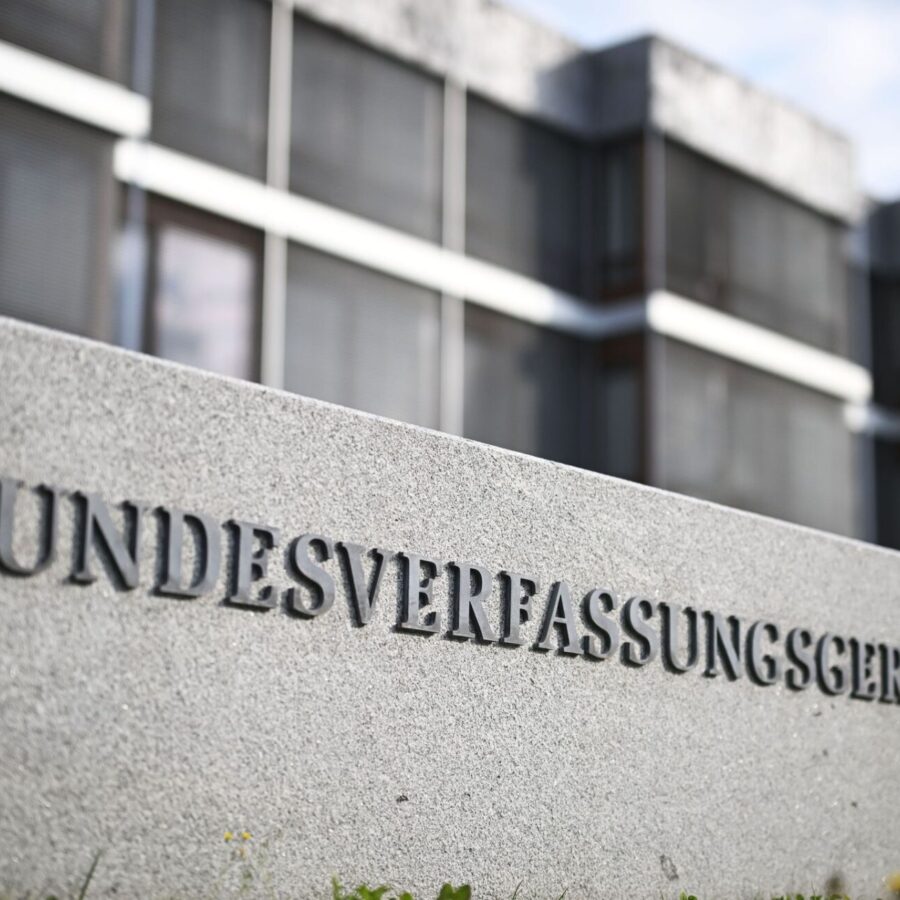 Das Bundesverfassungsgericht hat sich mit Verfassungsbeschwerden zu Sexpuppen mit kindlichem Aussehen befasst. (Archivbild)