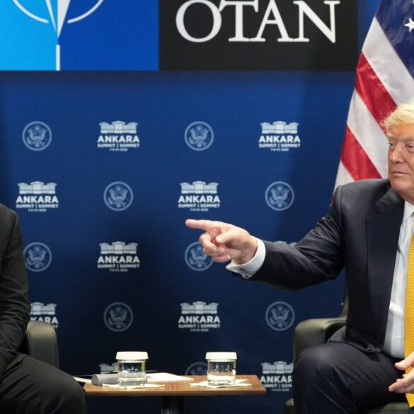 «Haben Sie eine Frage für Präsident Putin?» An einer Stelle des Auftritts zeigte Trump bei dieser Frage auf Selenskyj.