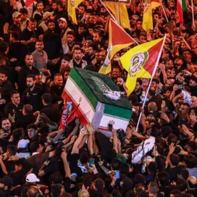 Mehr als vier Monate nach seiner Tötung ist Irans früherer oberster Führer Ajatollah Ali Chamenei beerdigt worden.
