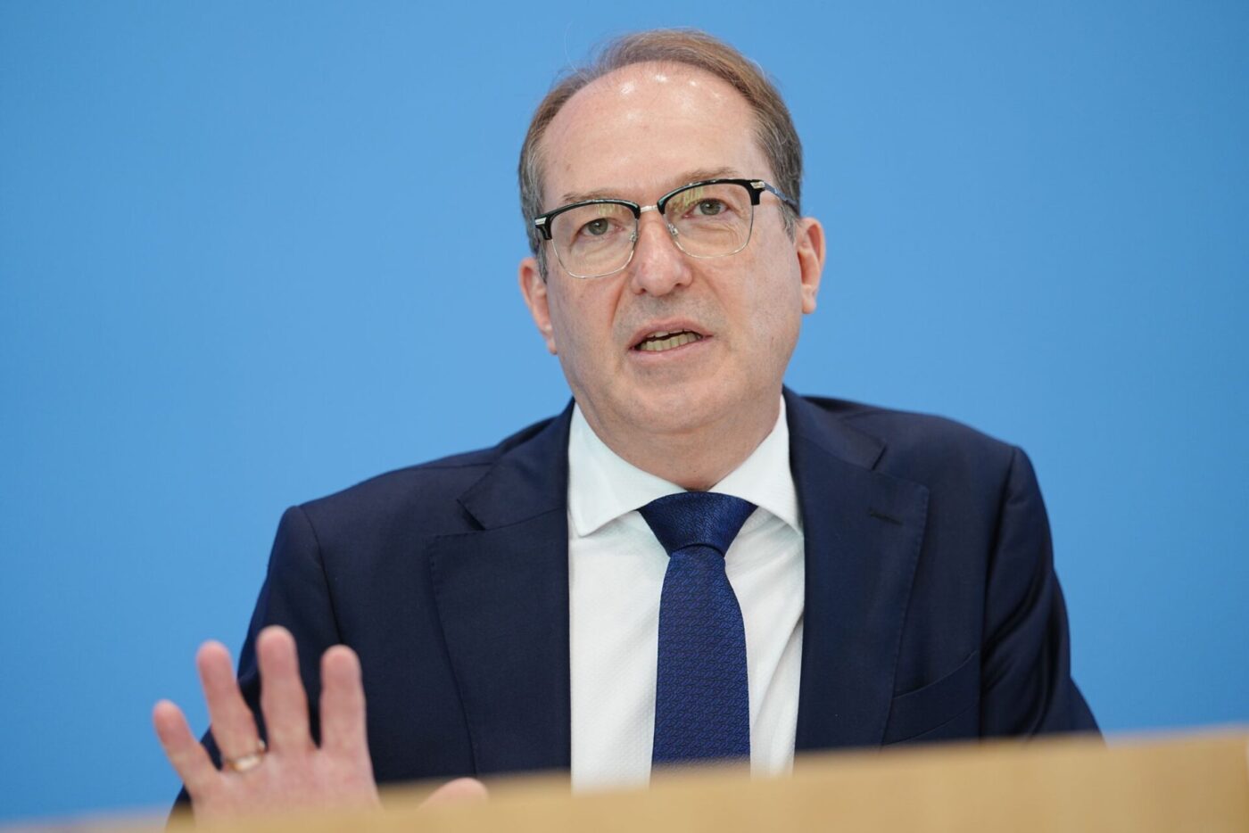 Bundesinnenminister Alexander Dobrindt hatte bereits vor einem Monat bei der Innenministerkonferenz in Hamburg von einer «hohen Bedrohungslage» gesprochen. (Archivbild)
