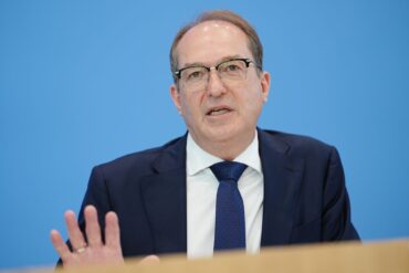 Bundesinnenminister Alexander Dobrindt hatte bereits vor einem Monat bei der Innenministerkonferenz in Hamburg von einer «hohen Bedrohungslage» gesprochen. (Archivbild)